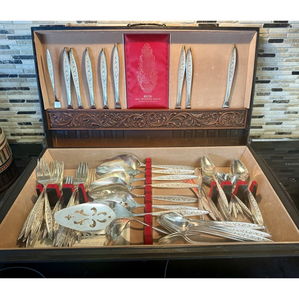 91 Pc 1847 Rogers Bros Silverplate Flatware Set‎ Chest Vintage